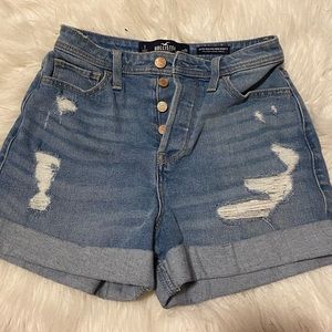 Hollister Ultra High Rise Mom Short 3”